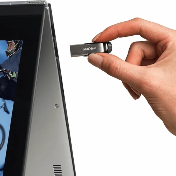 محرك أقراص فلاش SanDisk Ultra Flair بسعة 64 جيجابايت